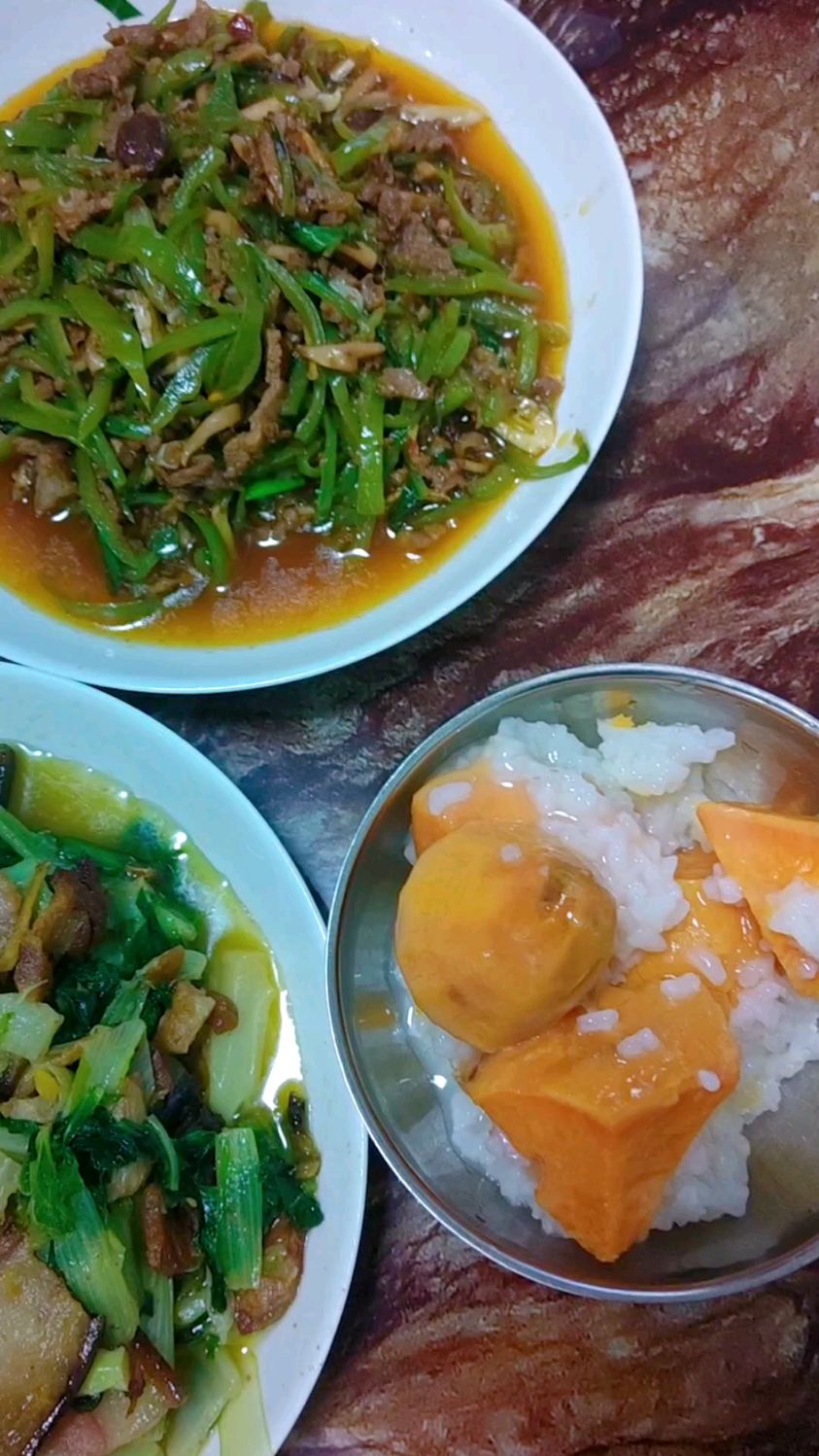 辣椒炒墨鱼丝,腊肉炒青菜