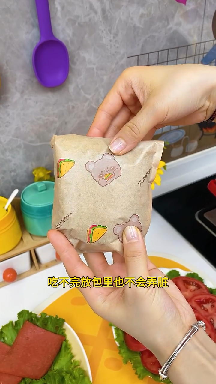 早餐无论是手抓饼、三明治、包子、油条、都可以装里面