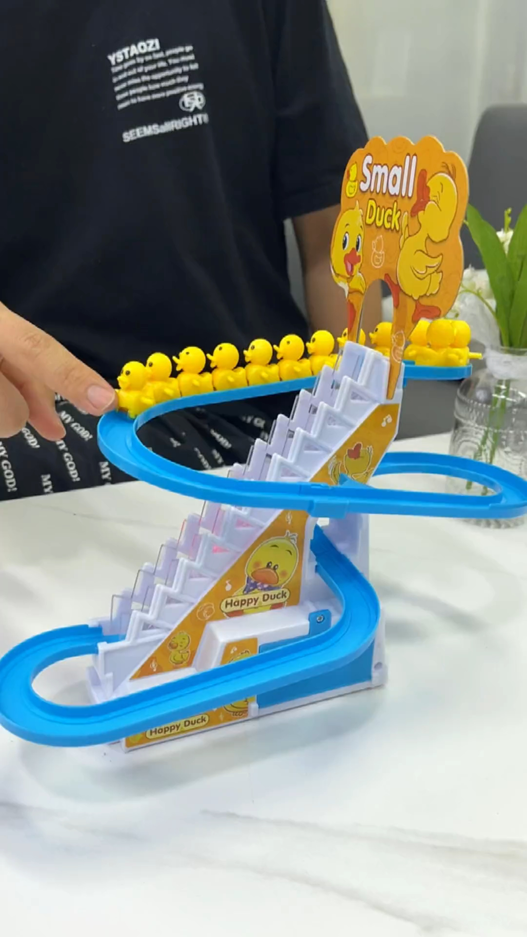 小黄鸭爬楼梯玩具