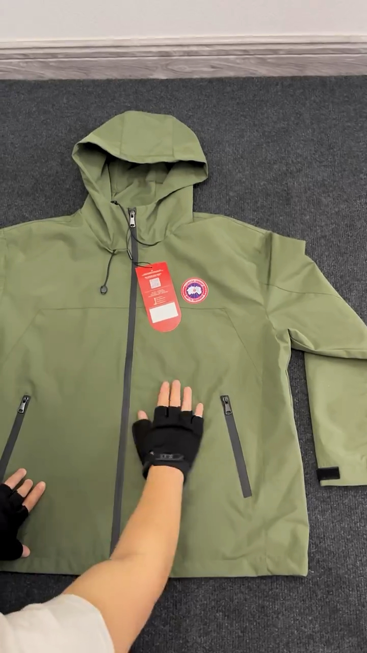 加拿大鹅不仅有羽绒服冲锋衣也不赖