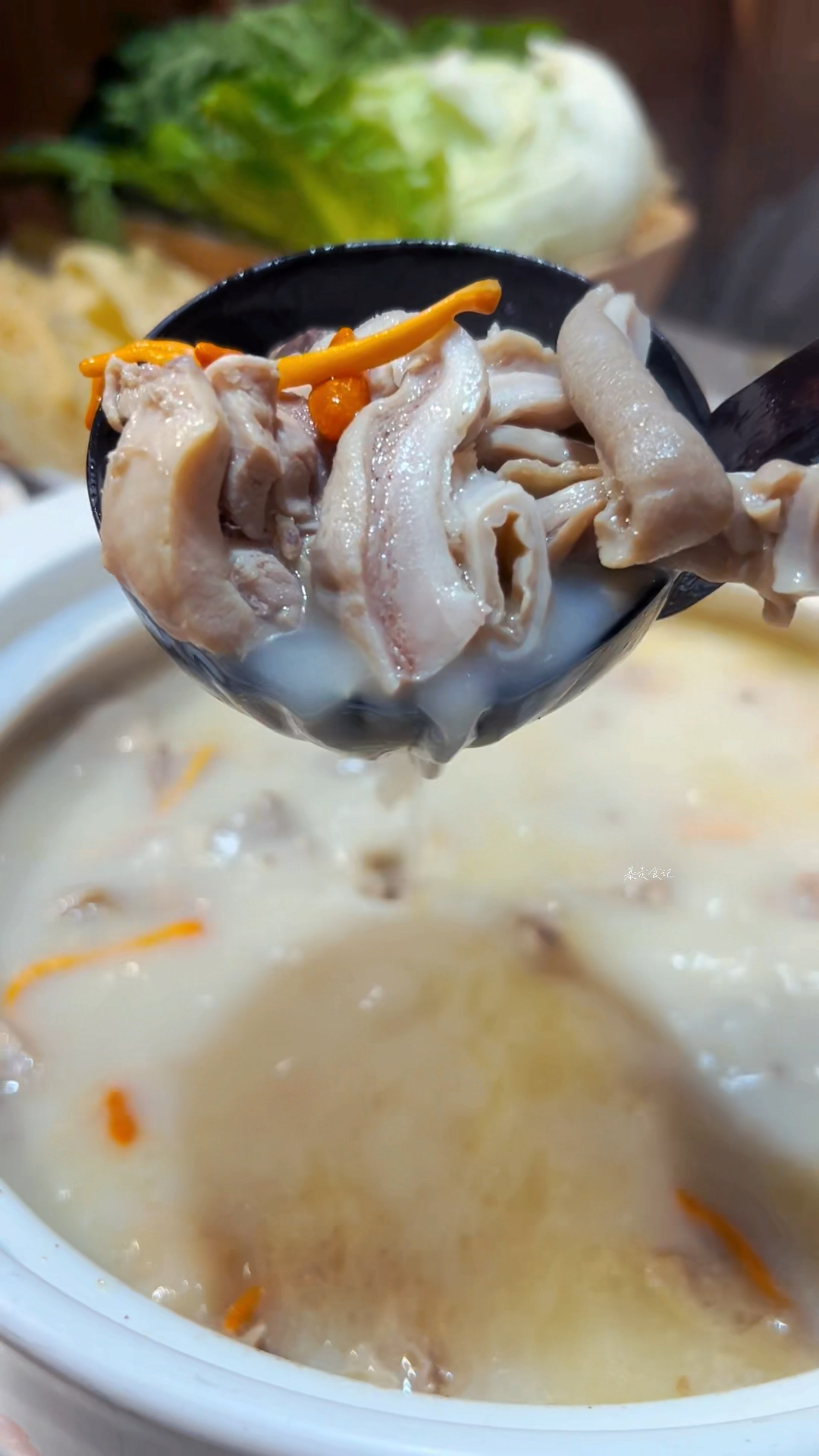 在郑州到底是谁爱吃好彩猪肚鸡呀!猪肚脆爽,鸡子嫩滑,汤底喝撑