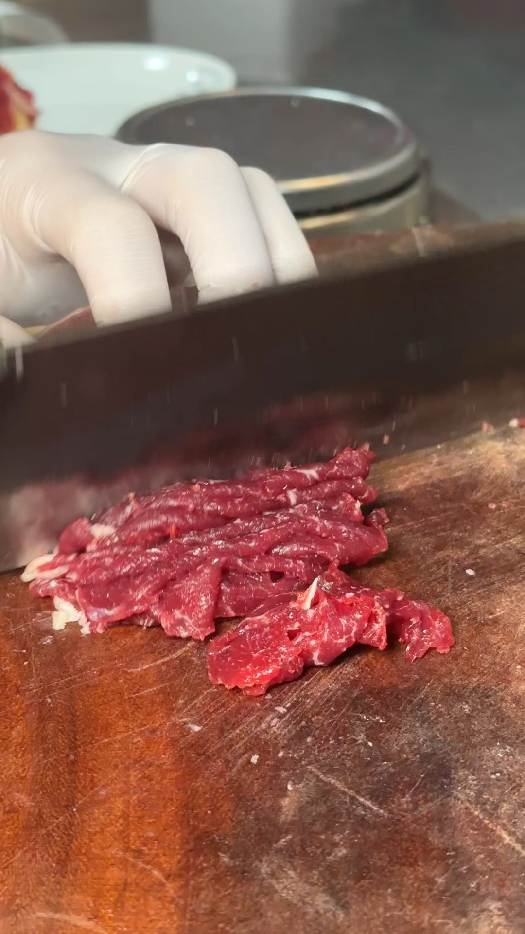 选用贵州高山黄牛肉,人均50左右就可以吃到物超所值的潮汕牛肉