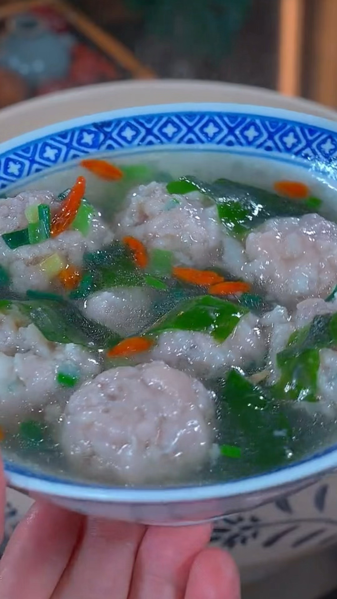 聪明的妈妈都会经常给孩子做这个裙带菜肉丸汤
