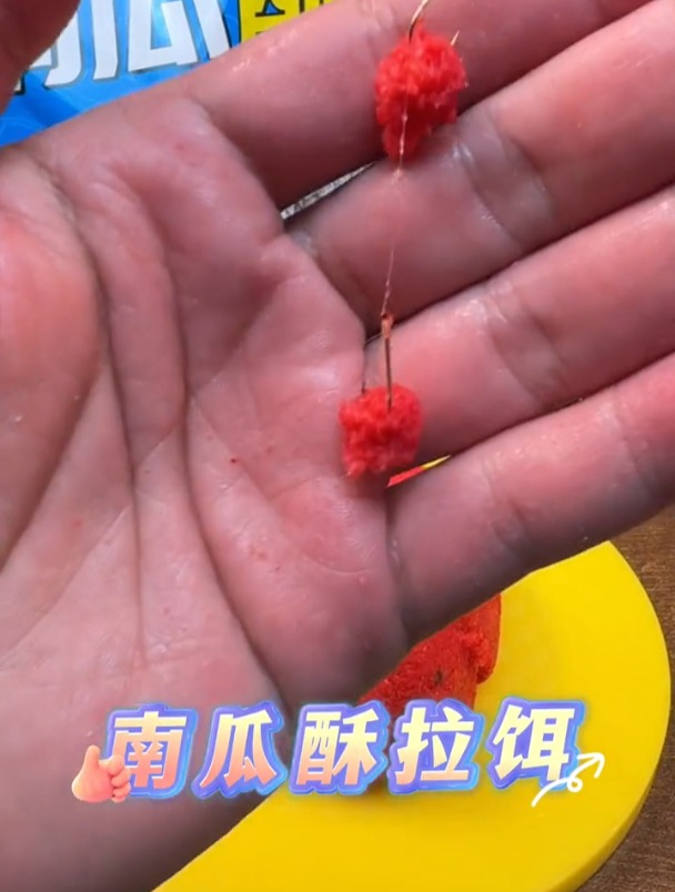都知道南瓜酥针对黑坑滑口鱼有奇效,但是很多人不会搭配开饵!
