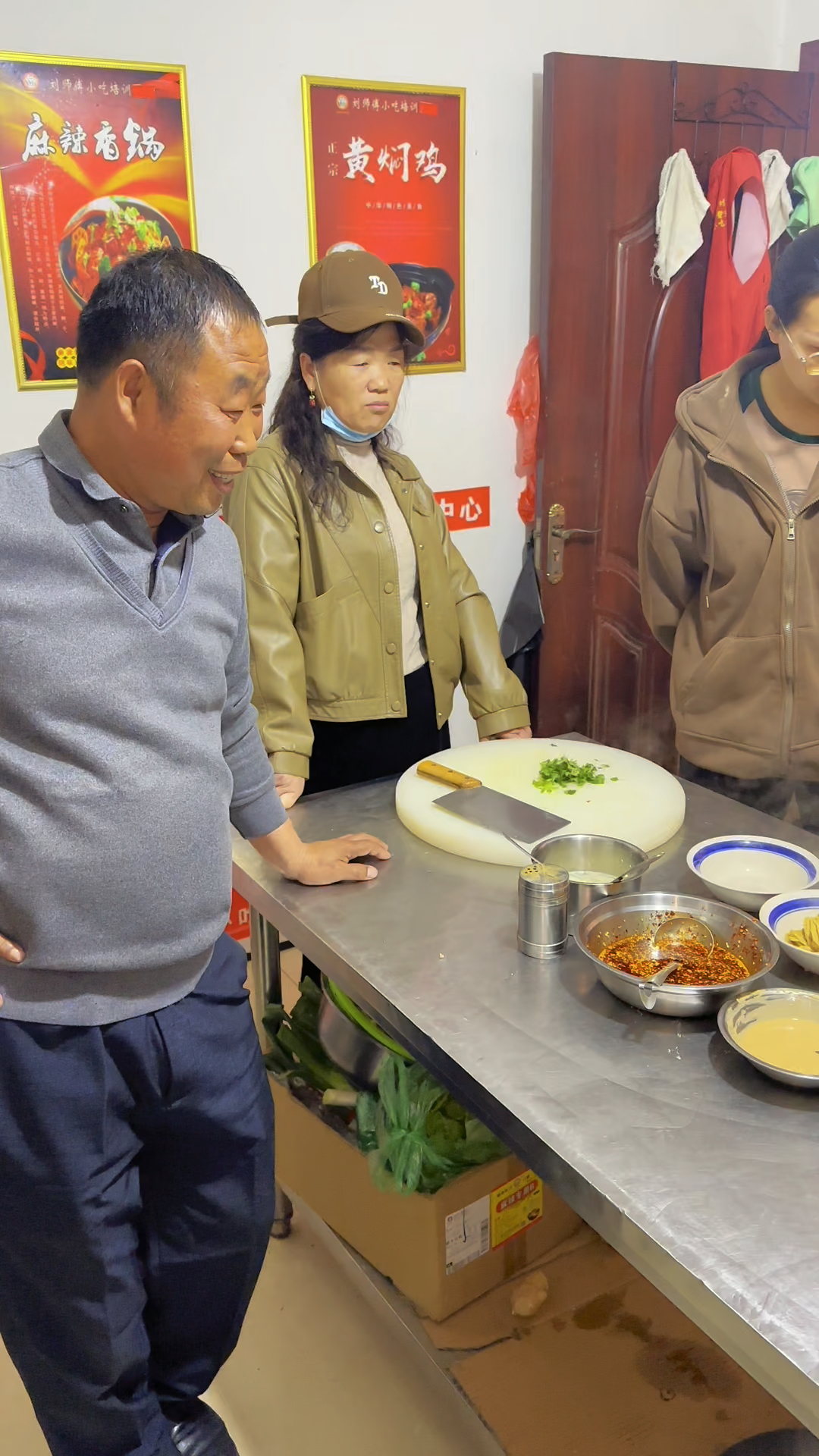 鸡汁豆腐串做法,濮阳小吃培训学校。