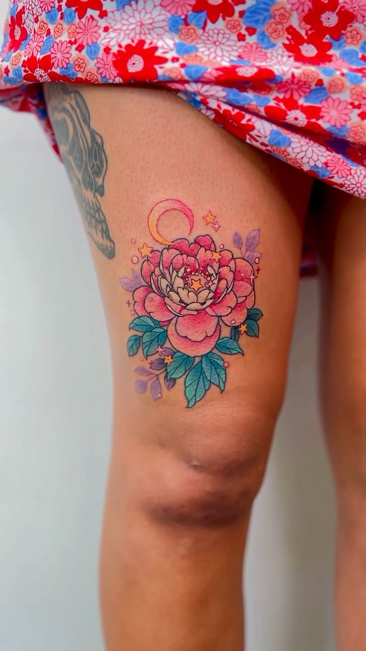 北京纹身/女生大腿牡丹花纹身