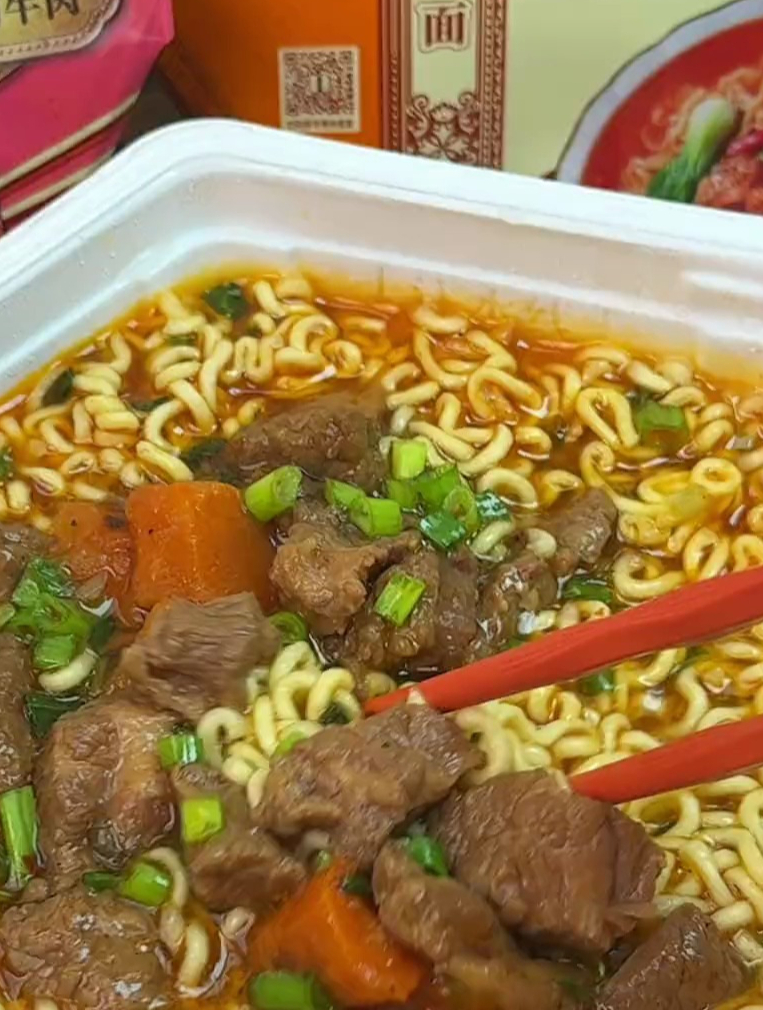 康师傅御品盛宴,牛肉面里面真有大块的牛肉,肉香浓郁