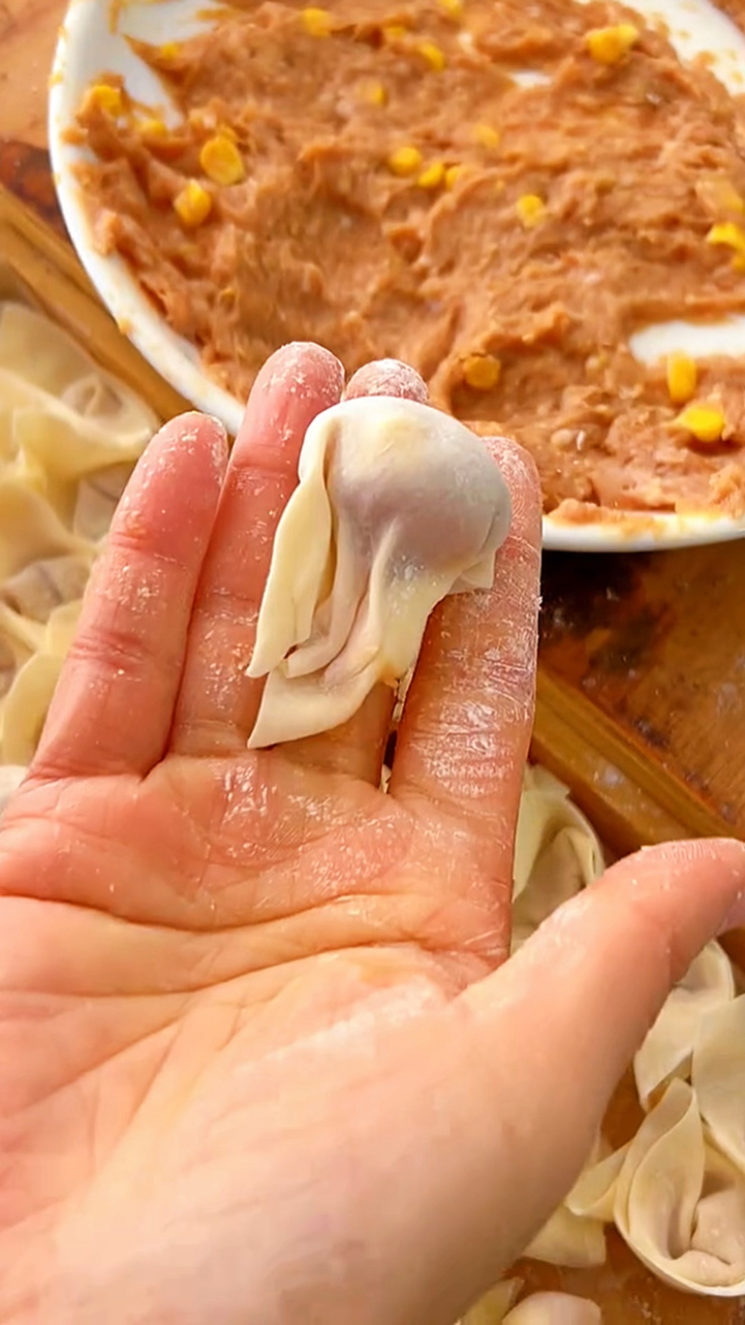 皮薄馅大小馄饨包法