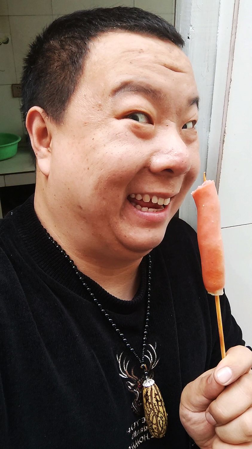 钵钵鸡钵啊钵钵鸡一元半根小香肠小味嘎嘎香!