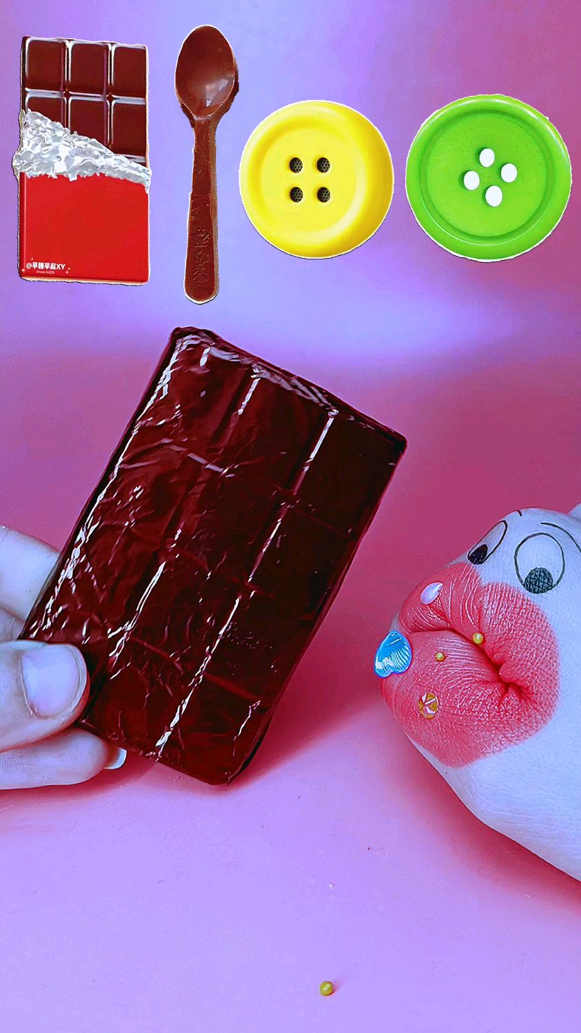 二次元美食,把浓郁的黑巧克力制作成不同造型的糖果