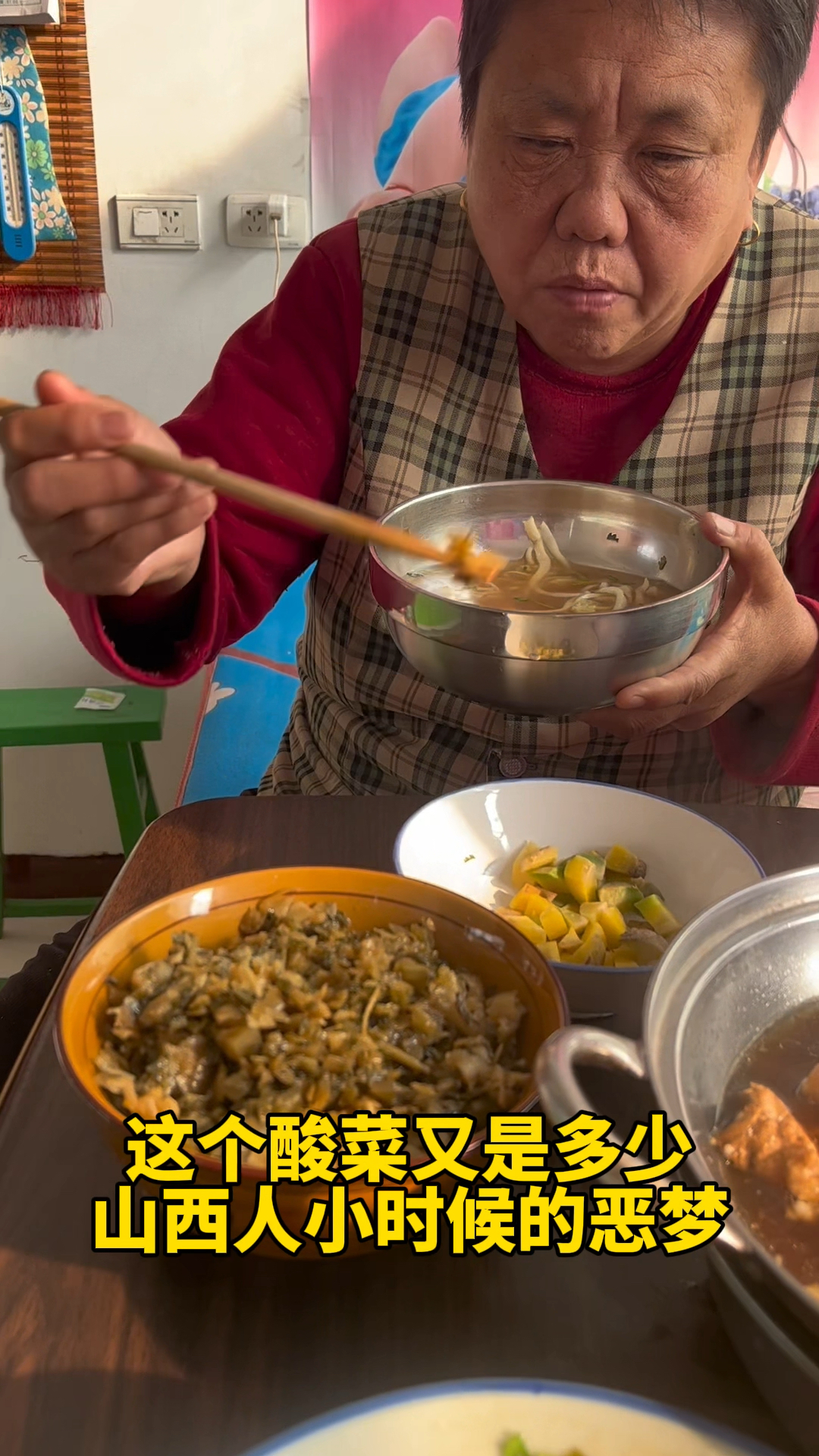 妈呀,去了山西,这样一碗酸菜配面条!味道简直了!