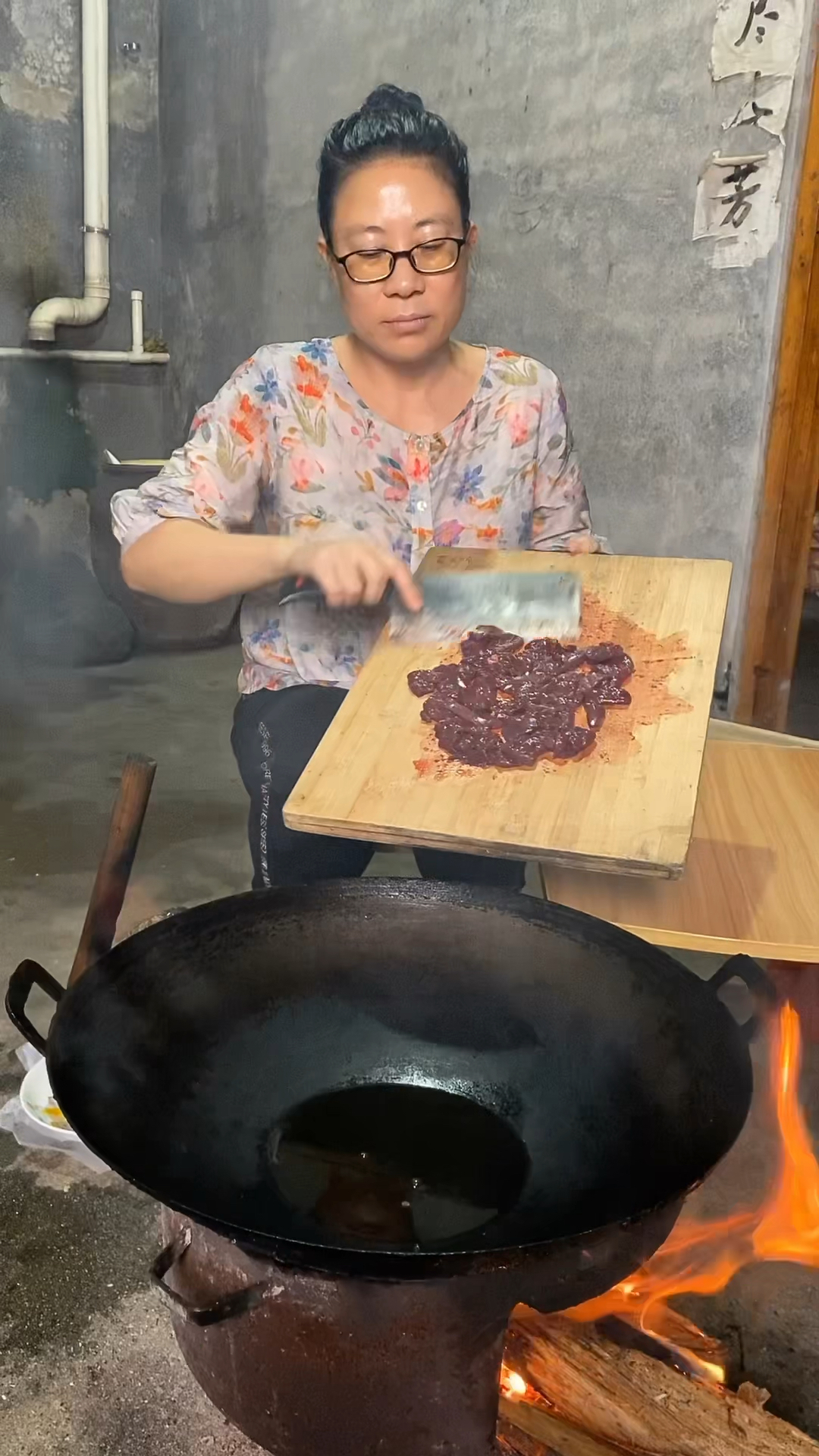 妹妹说想吃猪肝汤,我给她做一个猪肝炒鸡蛋香香辣辣的