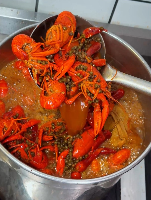 烧烤学习班:开烧烤店必学菜品之十九,绝味卤虾的做法及配方教学