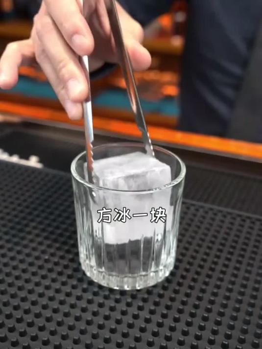 在家就能制作的两款鸡尾酒在家也能做调酒师。
