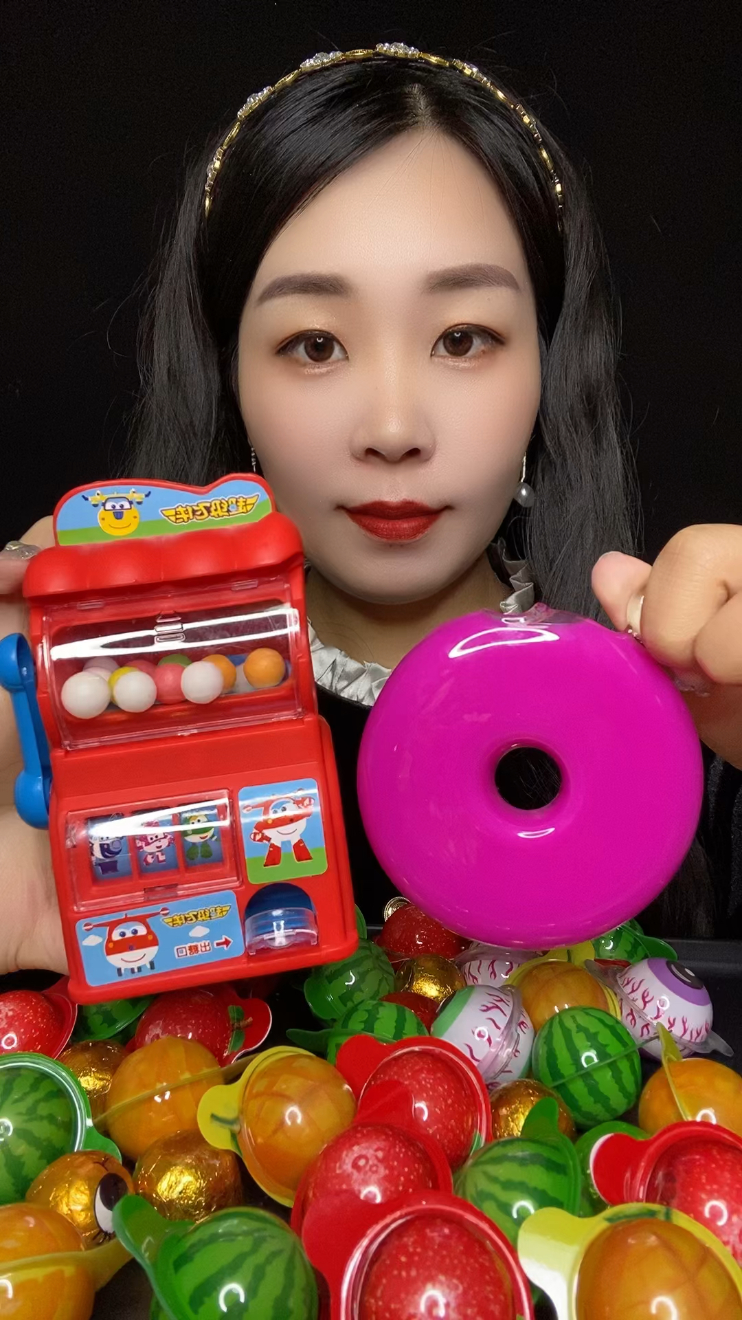 吃糖果配粉色甜甜圈