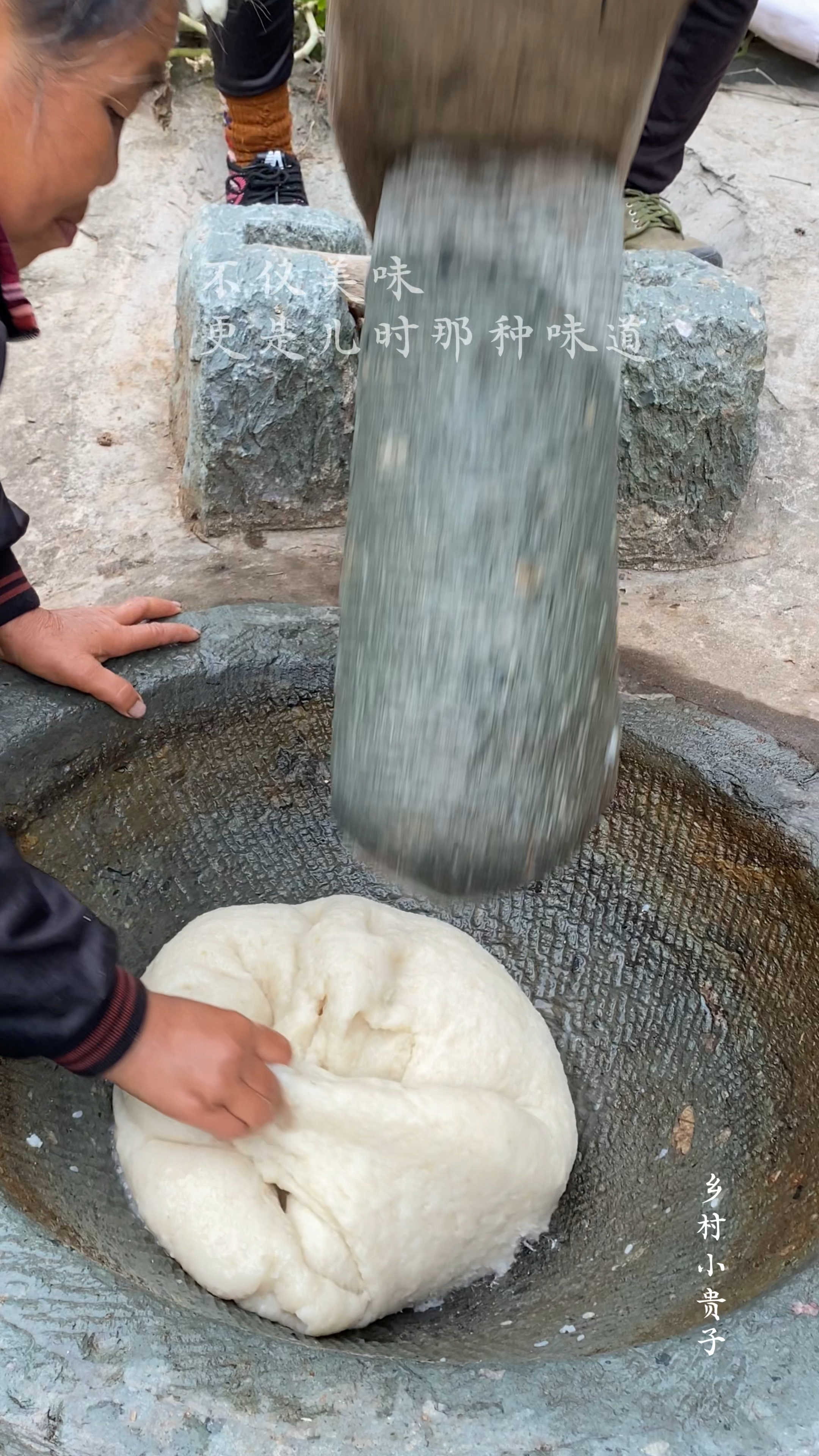 贵州一种传承1000年的美食,手工糯米糍粑,做出儿时老味道
