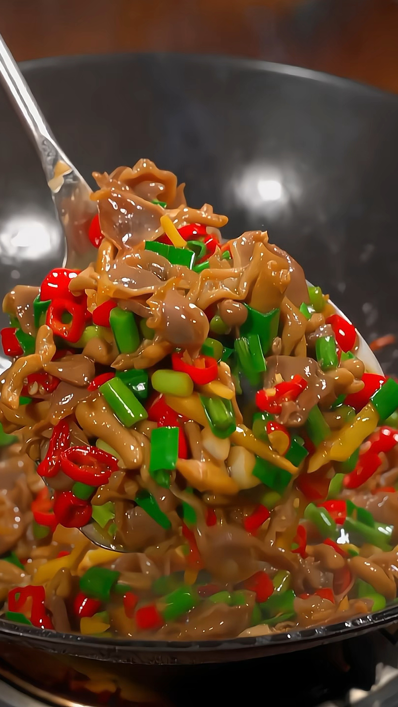 今日份如何做小炒鸡杂|鲜嫩的鸡杂干干净净,放在冰箱里想吃的时候炒上一包,香辣下饭