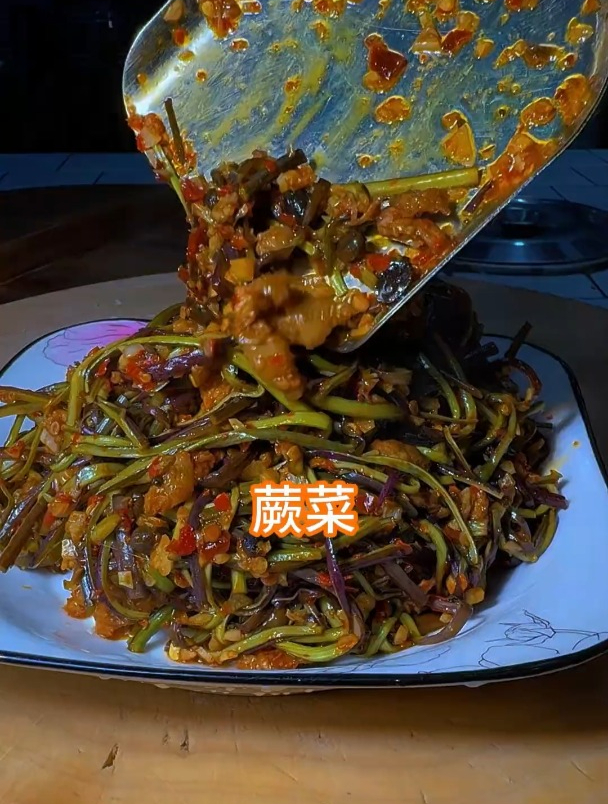 农村的春天没有什么,就是野菜多