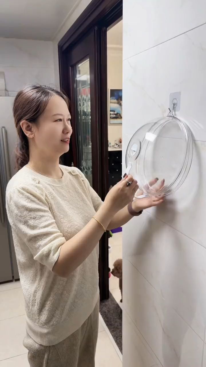 每次热菜崩的微波炉里到处是油,难打理,有了这款防溅油保鲜盖
