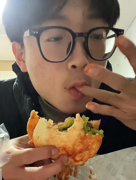 食堂没开,整了可乐汉堡套餐