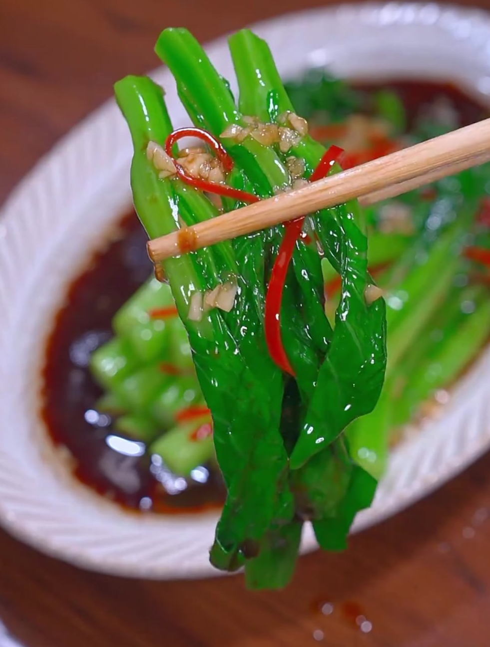 大鱼大肉吃腻了,你就做个白灼广东菜心,清爽不油腻