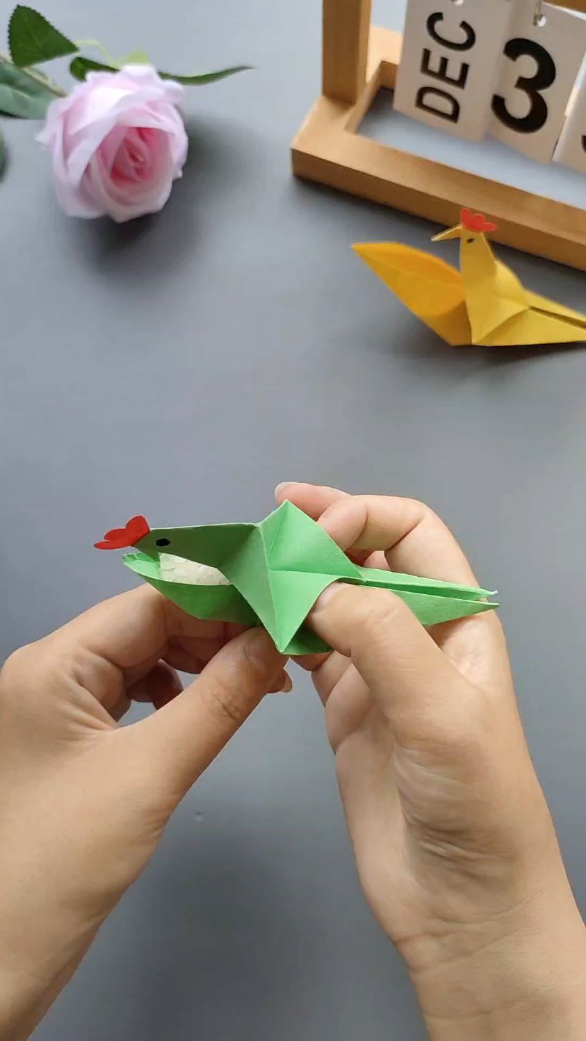 可爱的小鸡吃米折纸,也太有趣了,快来和我一起折吧