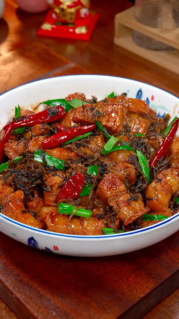 很多人都喜欢吃梅干菜烧肉,但总是做不好,那就试试我的做法吧