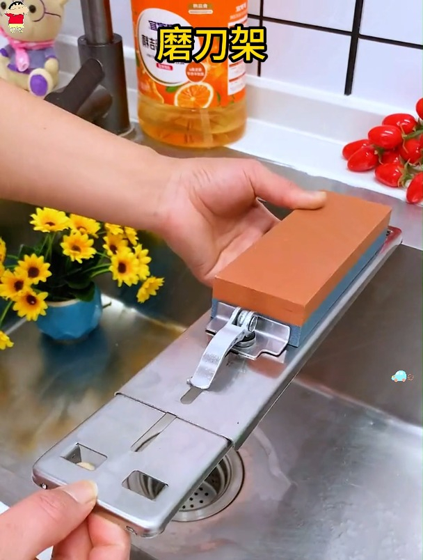 想要家里菜刀削铁如泥,试试磨刀架,稳固不打滑,磨刀快速锋利