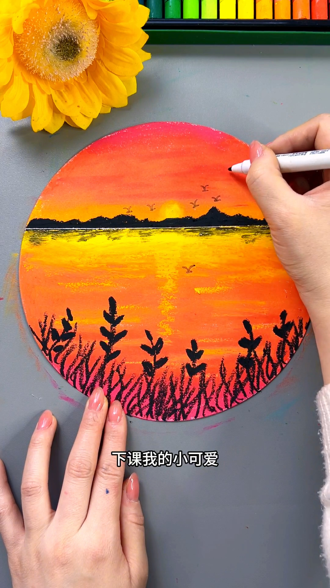 用油画棒就可以画一副简单有趣的风景画了,满满的艺术感
