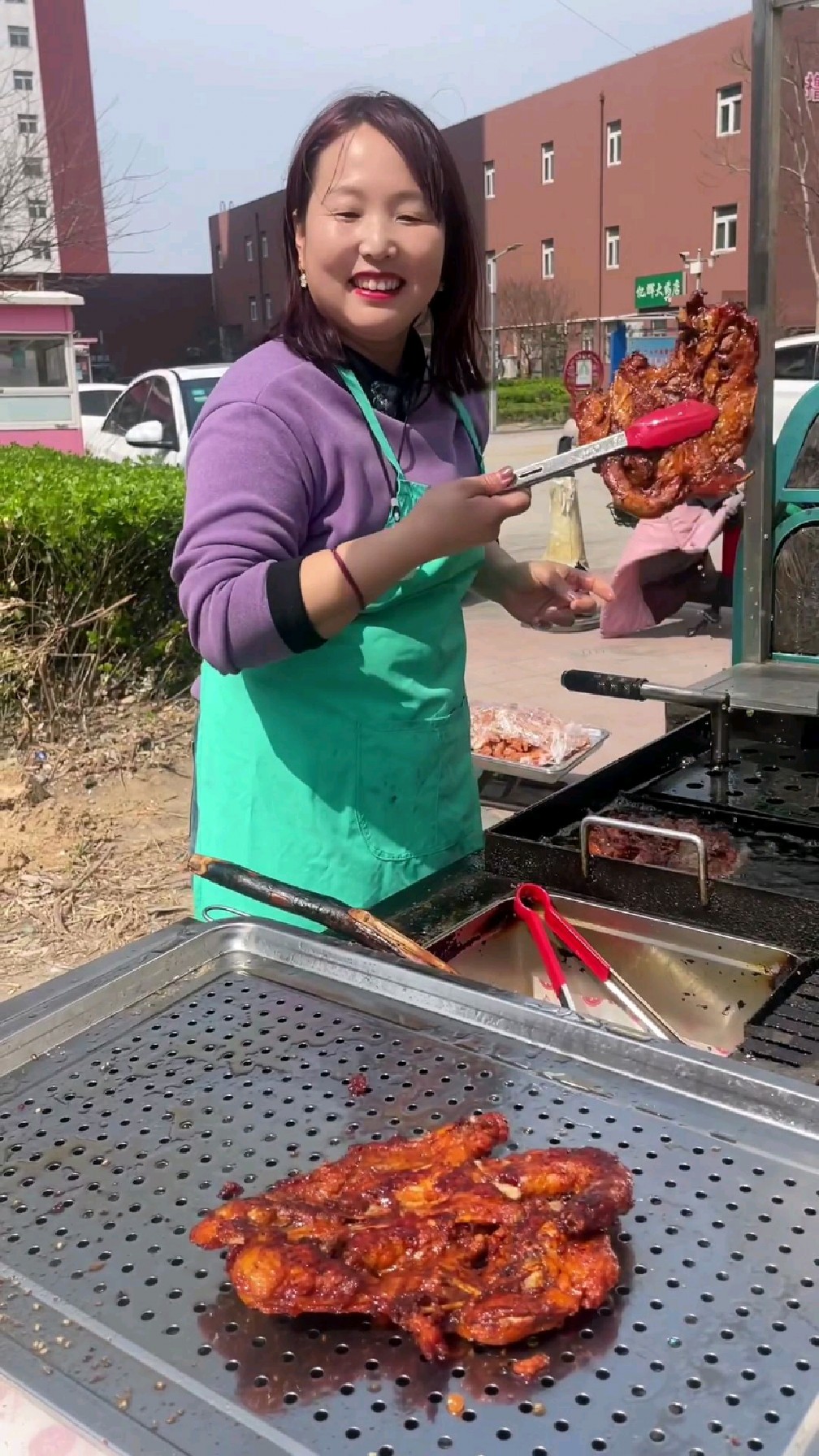 在山东聊城摆摊铁板鸡架,感谢大家支持关注