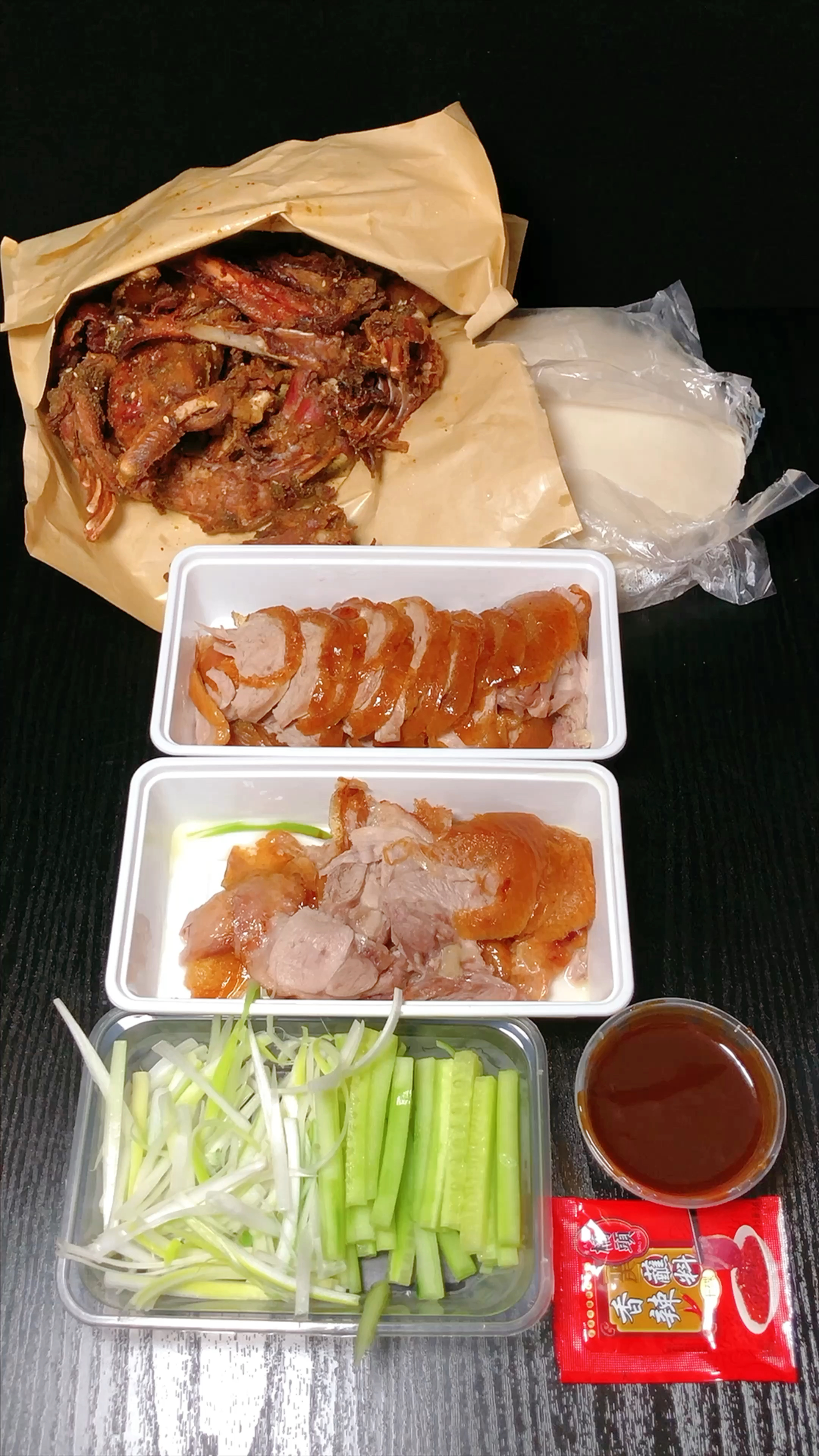 你有多久没吃烤鸭了?荷叶饼卷烤鸭,太香了!