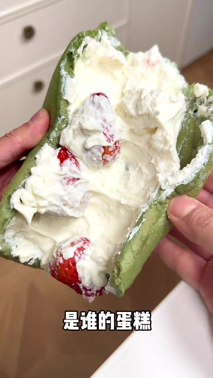 谁懂吃一整个蛋糕……抹茶脑袋跳舞