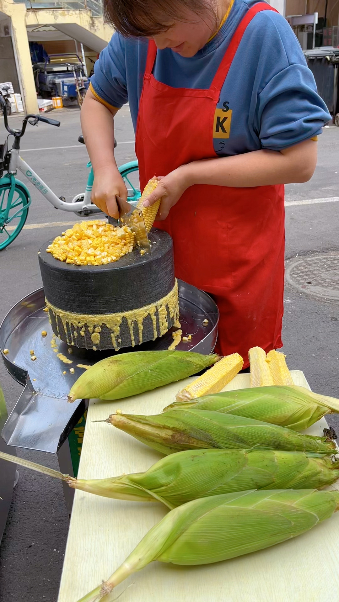石磨玉米饼怎么做,把这条视频看完就可以了