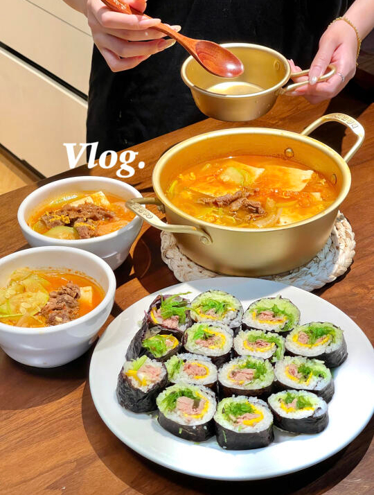 二人食|金枪鱼紫菜包饭韩式辣牛肉汤