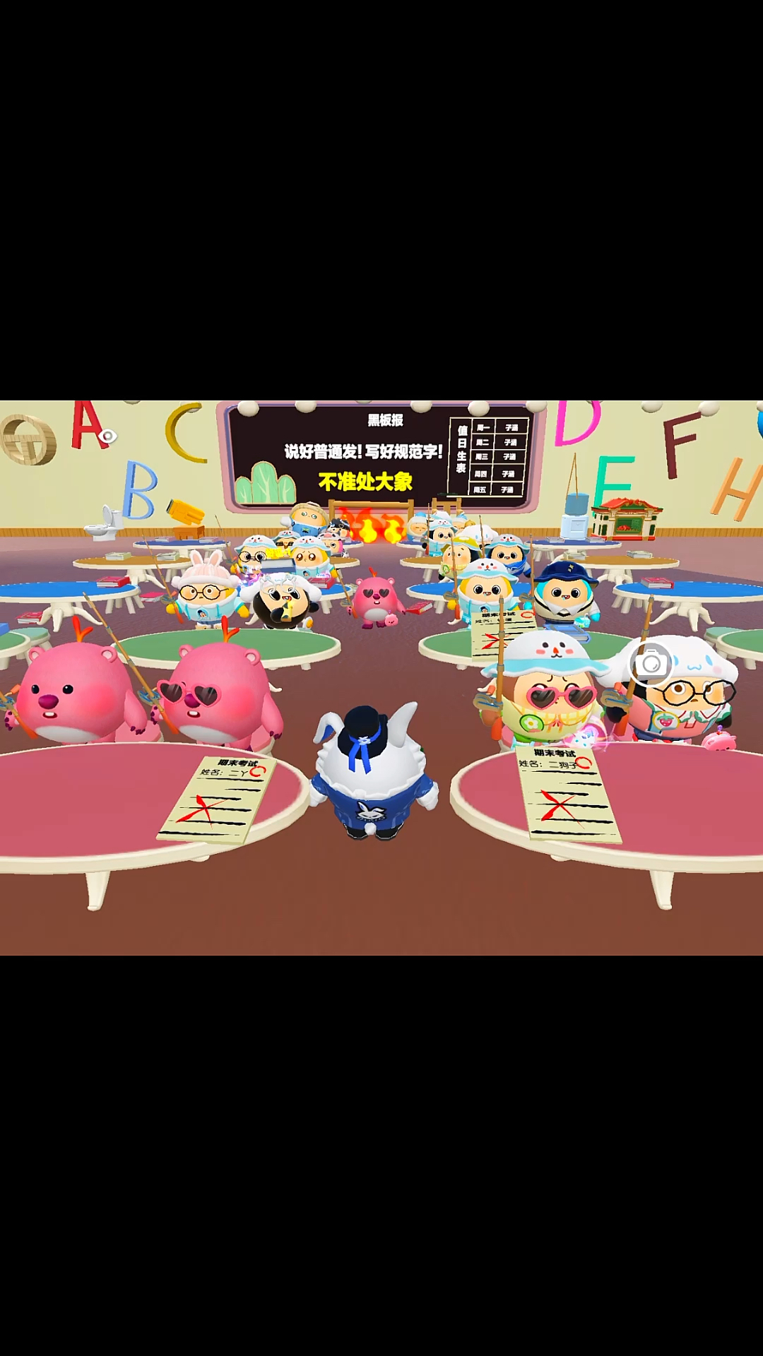 宝宝蛋用老奶奶的竹子做鱼竿钓鱼