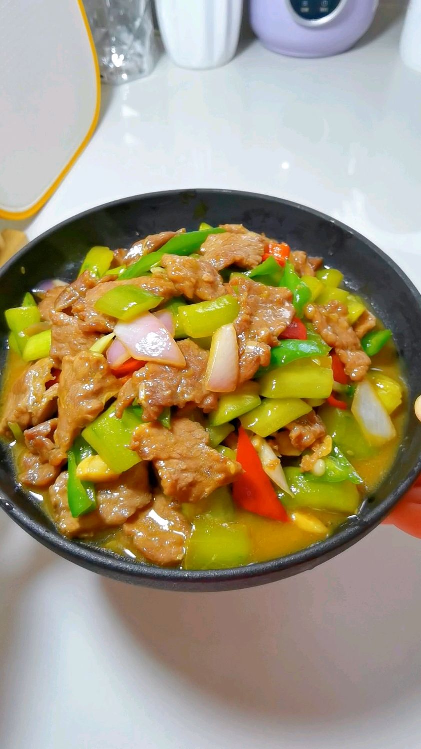 黄瓜炒牛肉,脆嫩鲜香又多汁,快去做吧,营养又好吃