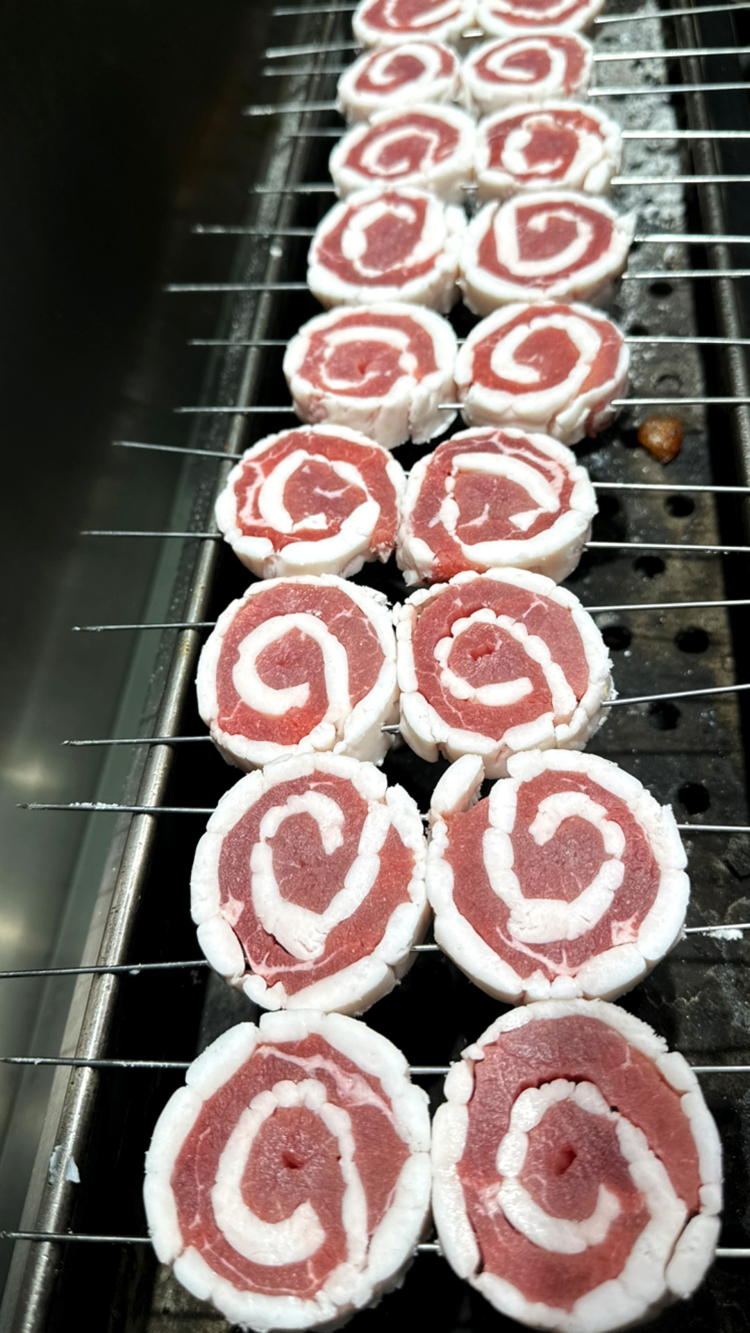 烧烤店的特色菜品香辣双色牛肉