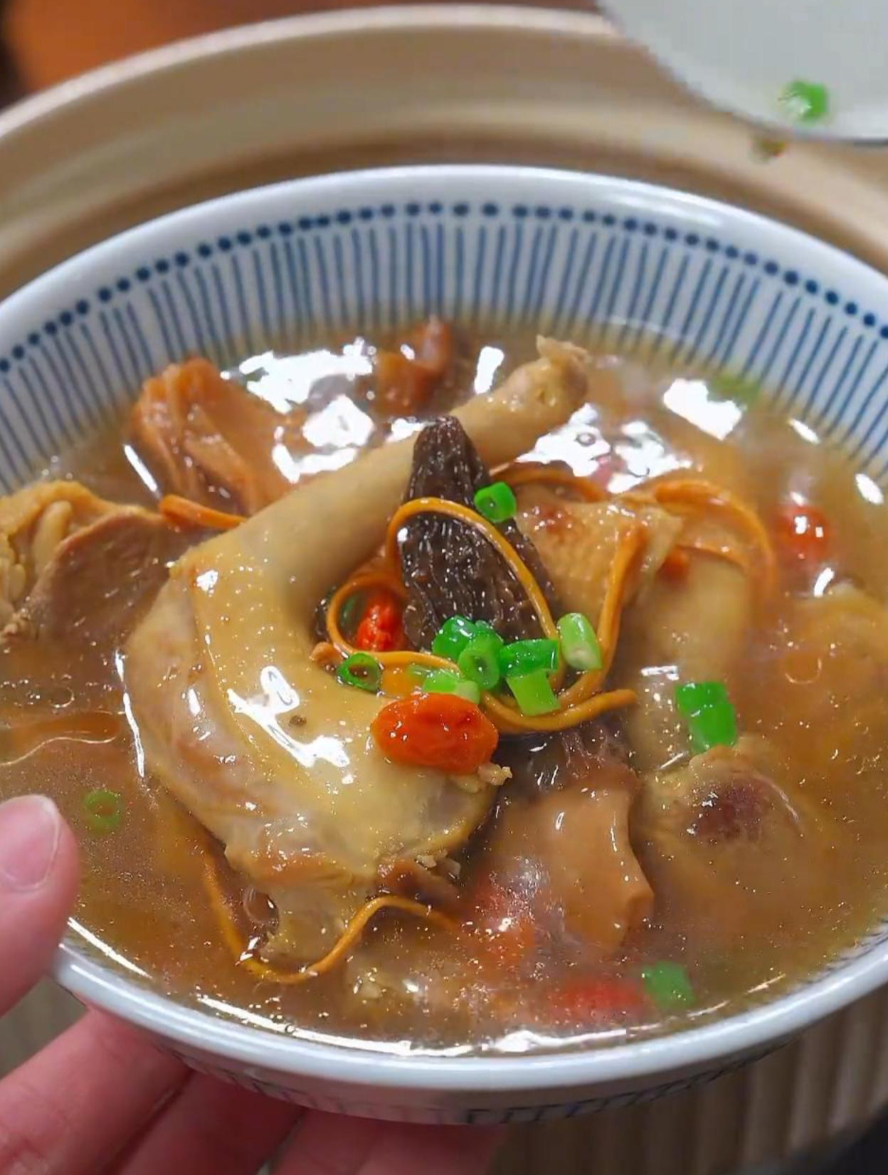 要多给家人多煲这样的鸽子汤,做法简单,汤鲜味美,好喝又营养