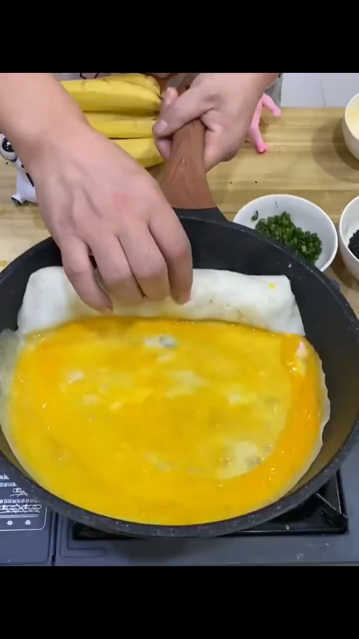 鸡蛋卷饼的家常做法