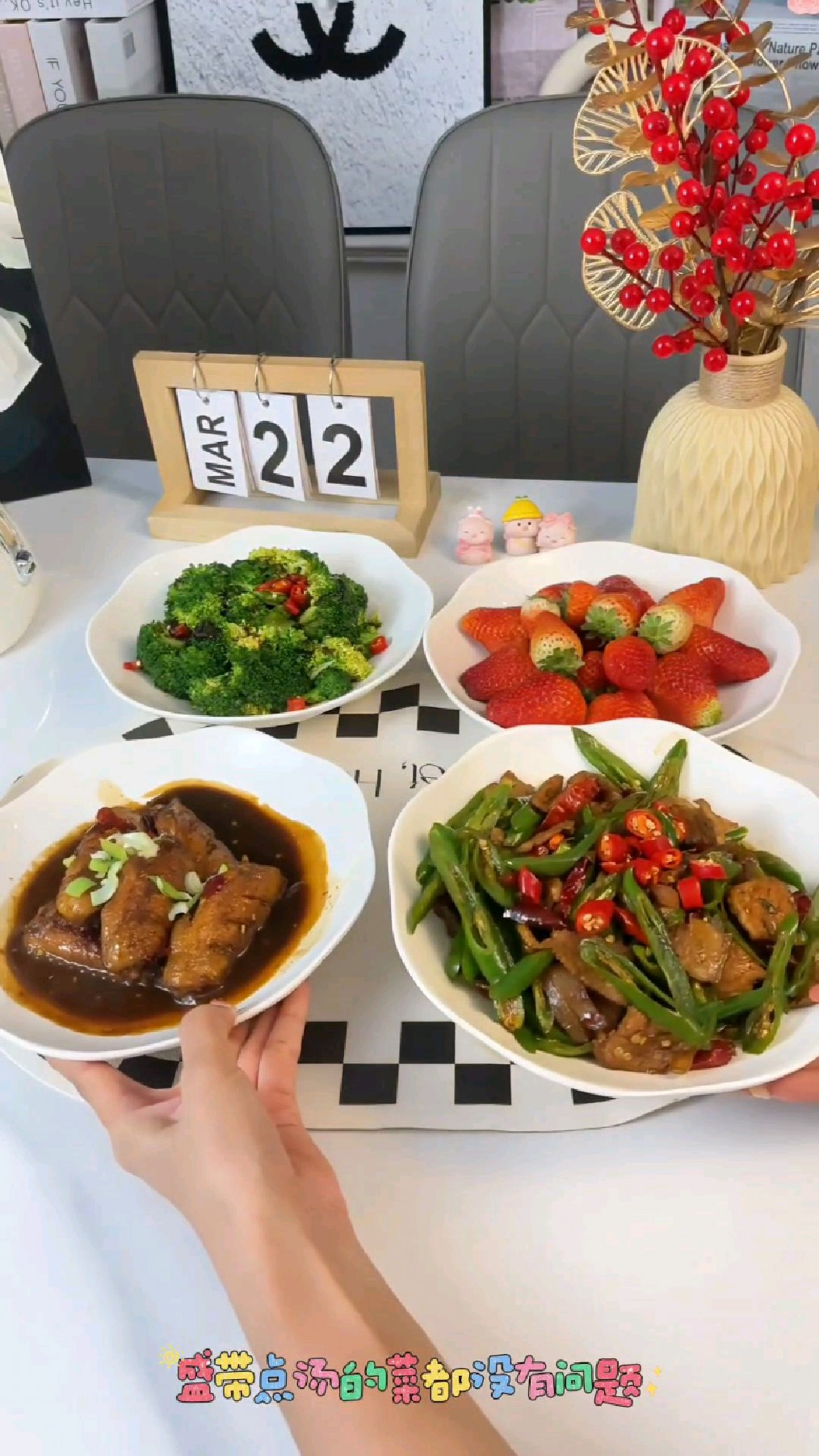 这个8英寸纯白陶瓷荷花盘子,精致花边加深的碟子,怎么看都好看