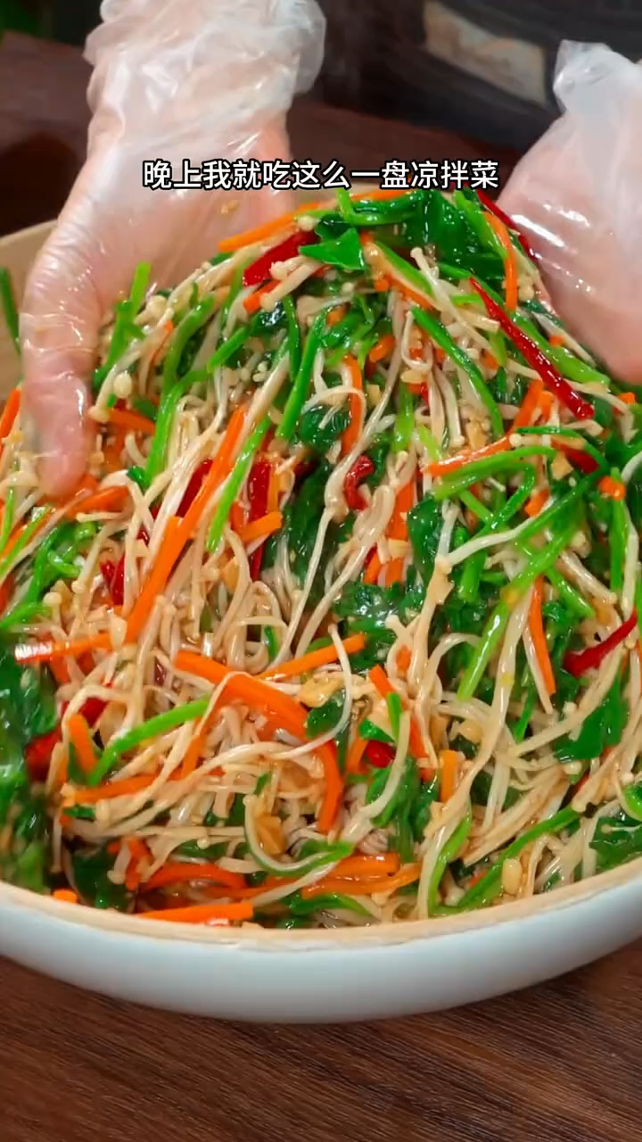 只要家里有菠菜就能做的凉拌菜 酸辣爽口又开胃