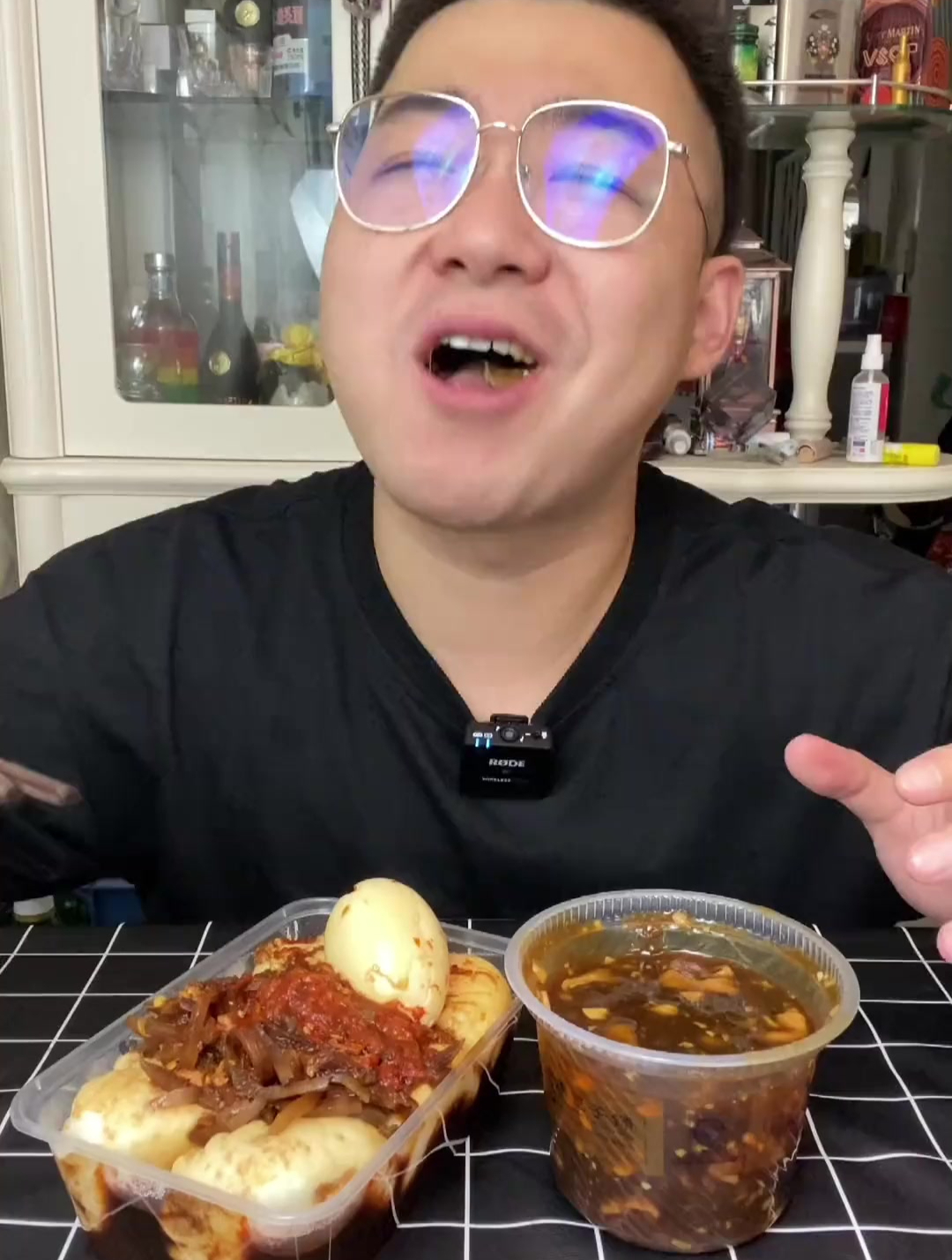 炒肝配包子,简单的早饭!好久没吃啦,确实想这口了!