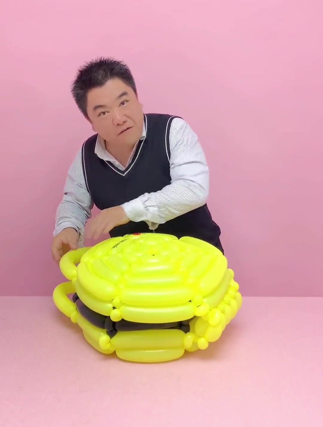 用气球做一个电饼铛烤面包吃
