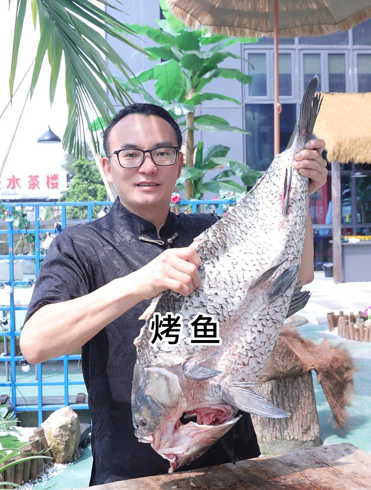 今天做的这个大烤鱼 外酥里嫩 麻辣过瘾