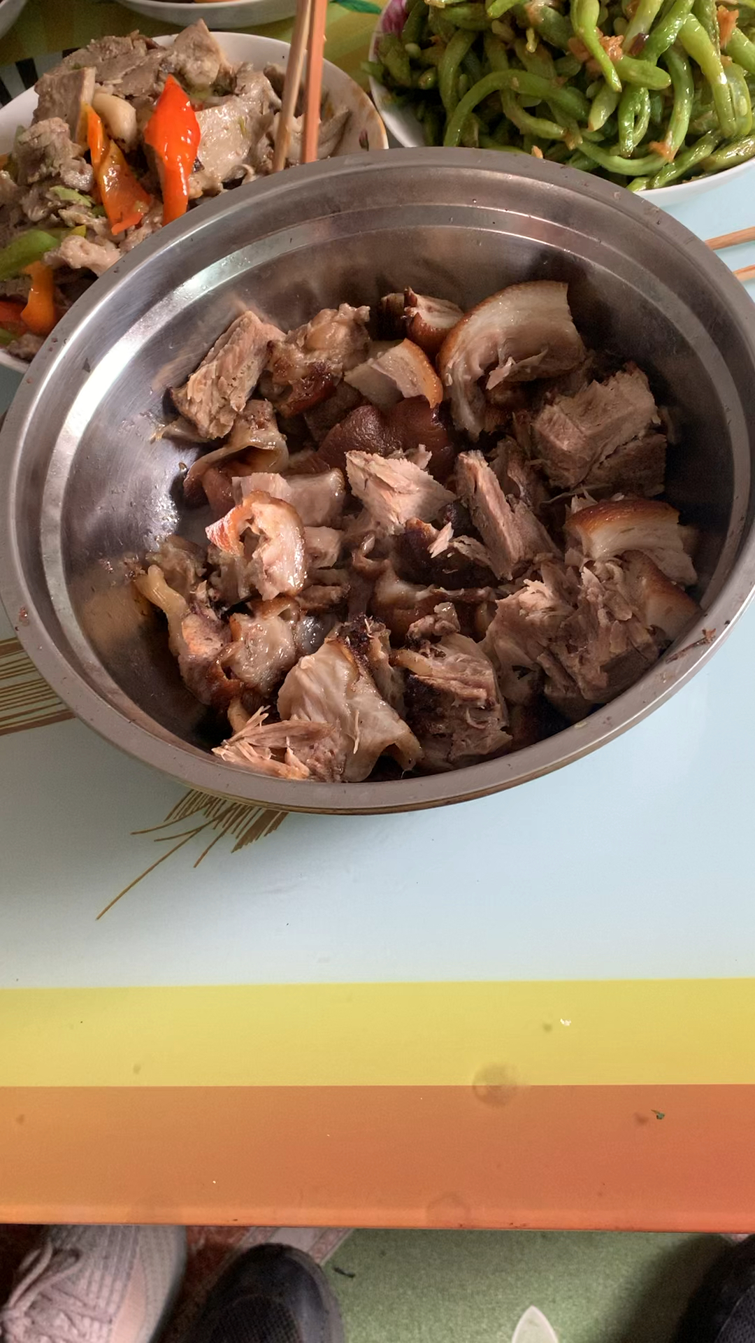 家常菜,现在家庭条件都好了,肉食偏多了