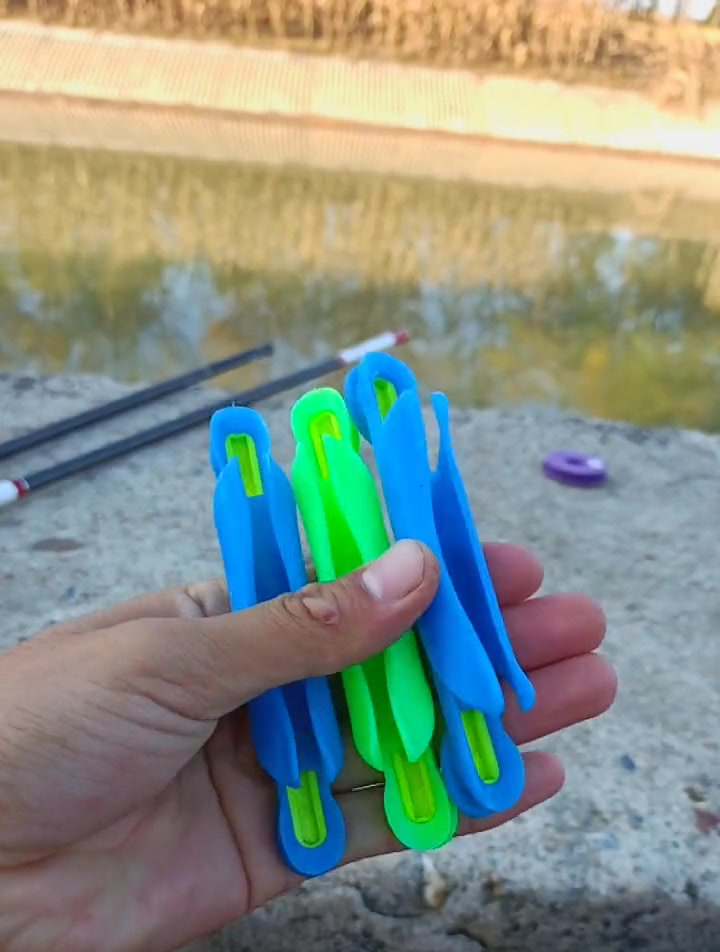 聪明的老钓友都用上了“鱼竿收线器”,收纳顺畅,钓鱼快人一步