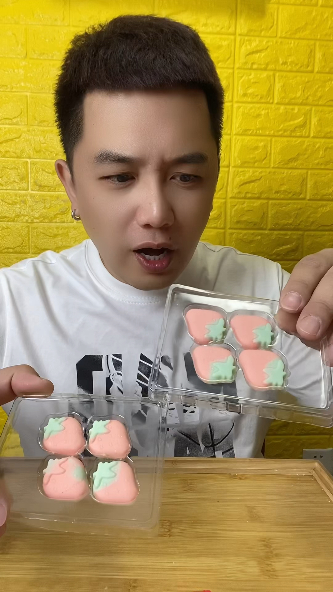 草莓味的造型巧克力