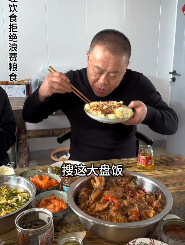 今天的菜头子了,小鸡炖粉条子+拌个凉菜