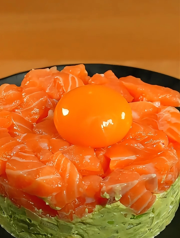 向健康发起挑战:一起来制作牛油果三文鱼沙拉