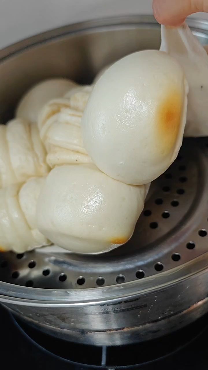 做馒头专业户,看到起疙瘩馒头,总能想起小时候掰疙瘩吃的场景